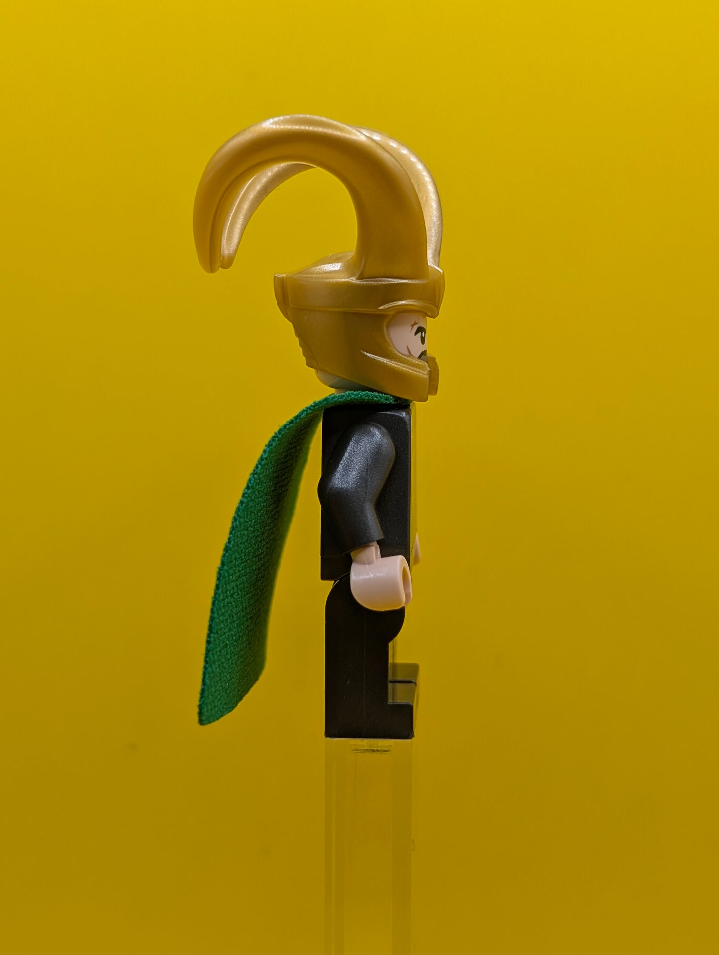 Loki sh0860 Pearl Dark Gray Suit, Cloth Cape Marvel Lego Minifigure