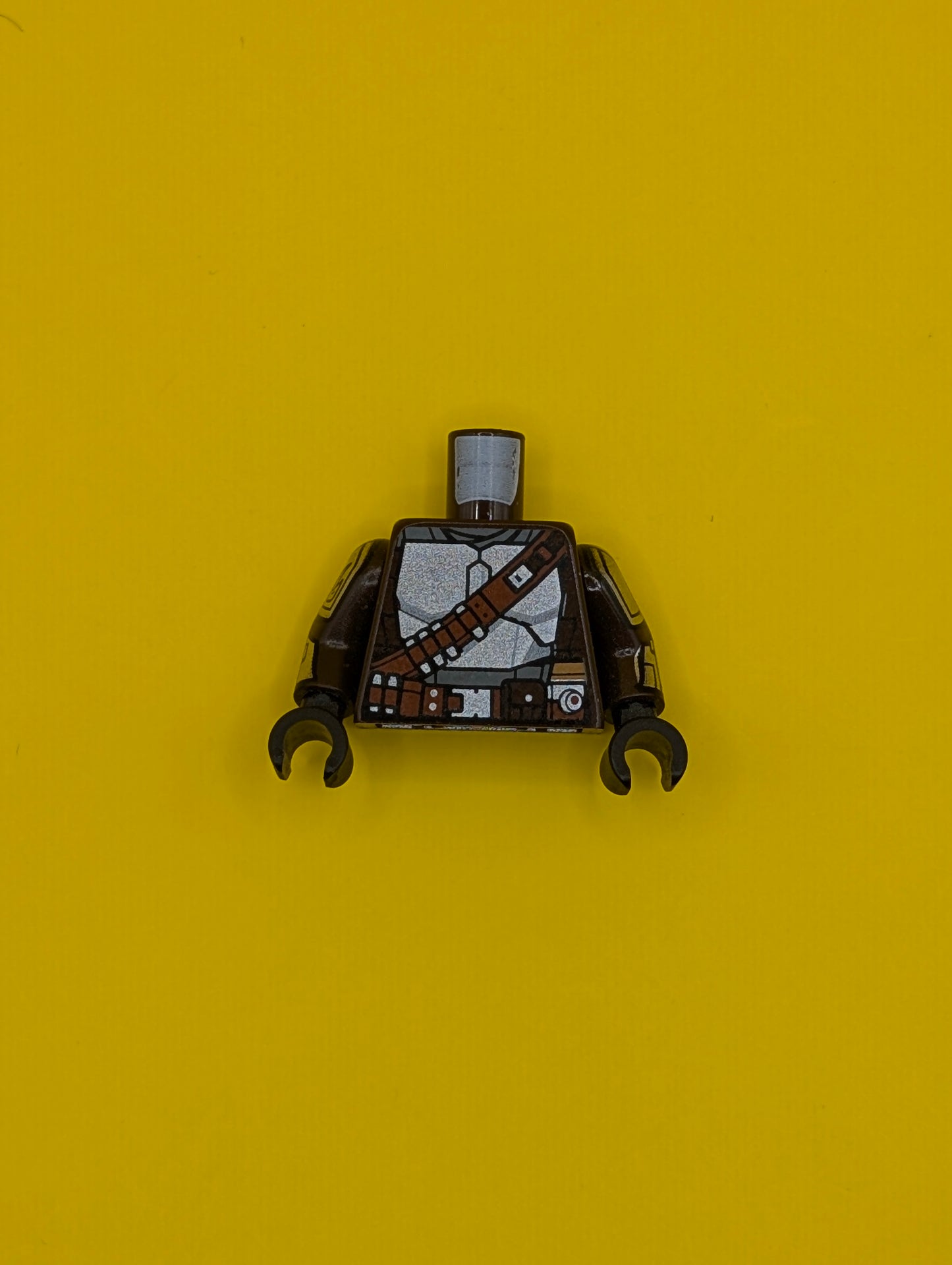 Torso SW Mandalorian Silver Beskar Armor Plates and Reddish Brown Belts Pattern (Din Djarin) / Dark Brown Arms with Silver Beskar Plates Pattern / Black Hands 973pb4119c01 Lego