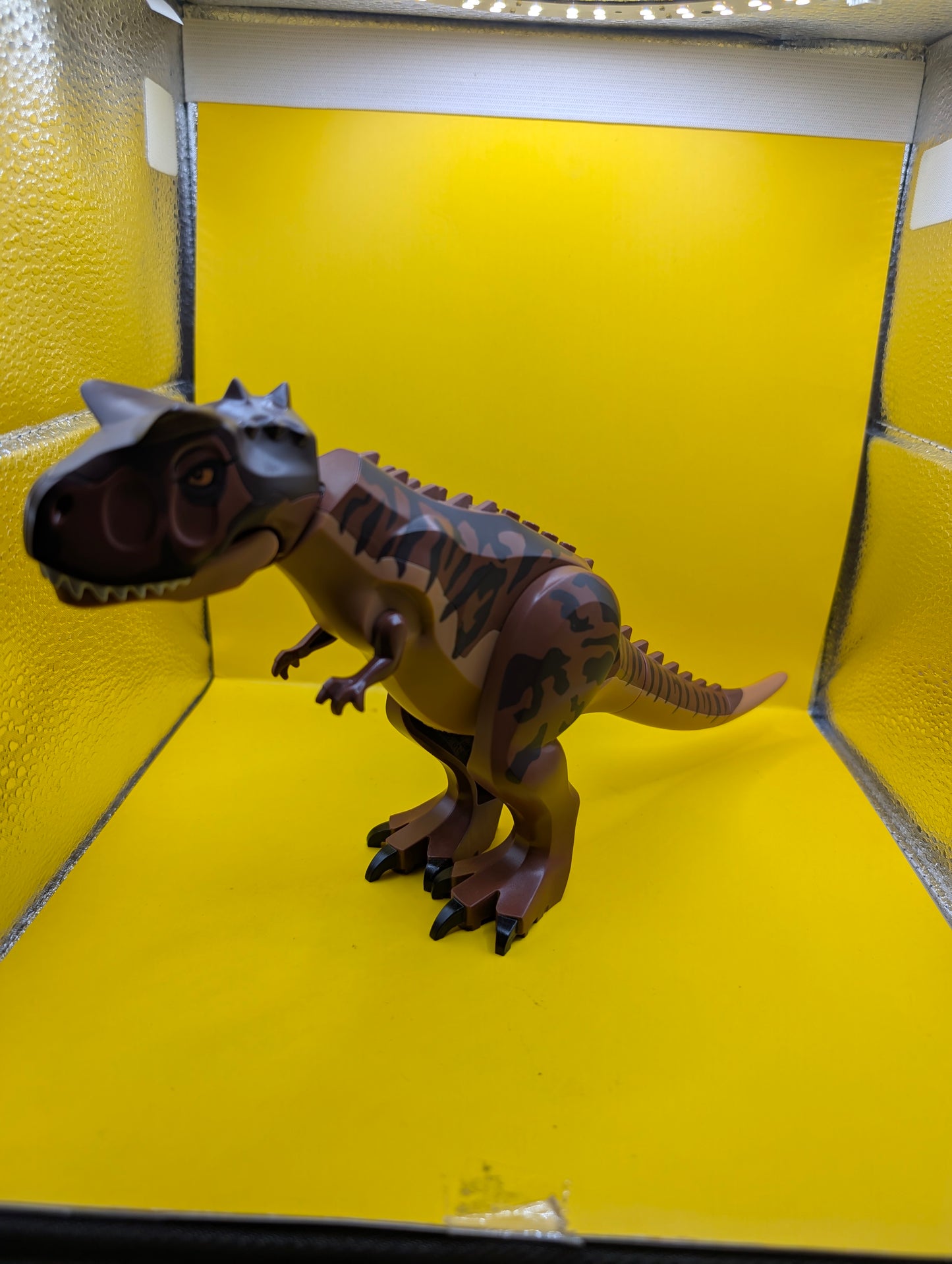 Dinosaur Carnotaurus carn02 with Stripes and Scar on Head Jurassic World Lego Minifigure