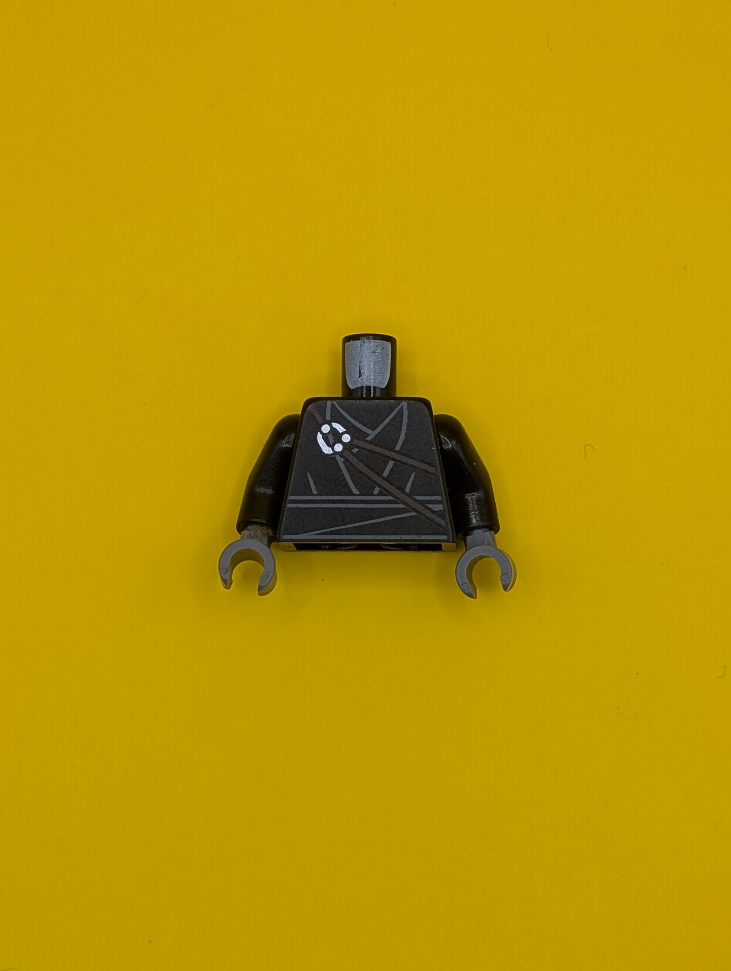 Torso Layered Robe, Dark Brown Strings with Silver Clasp, Katana Scabbard on Back Pattern / Black Arms / Dark Bluish Gray Hands 973pb1367c01 Lego