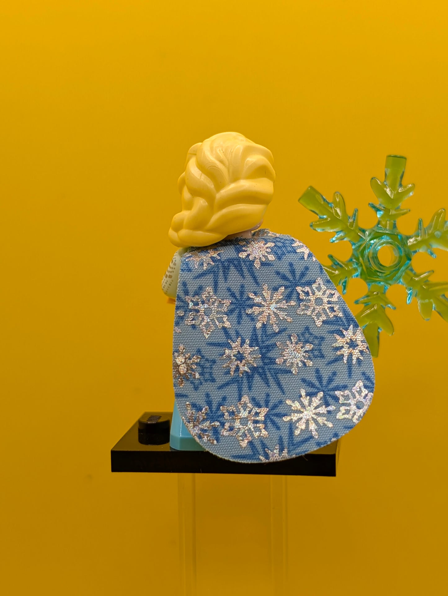 Elsa coldis2-9 Disney, Series 2 (Complete Set with Stand and Accessories) Cmf Lego Minifigure