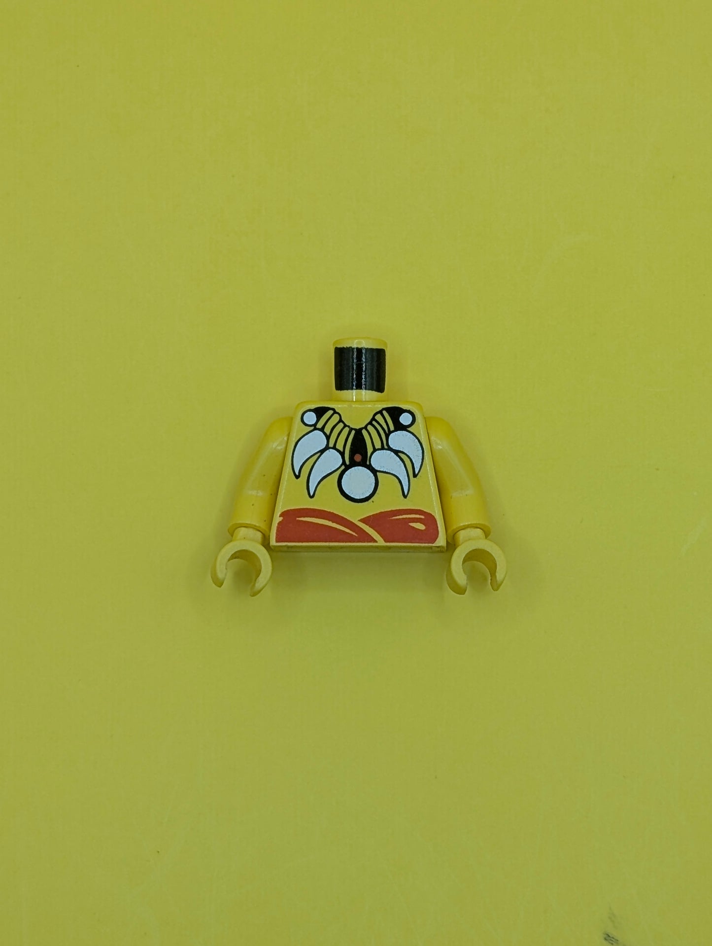 Torso Pirate Islanders with Bone Necklace Pattern / Yellow Arms / Yellow Hands 973pb0063c01 Lego