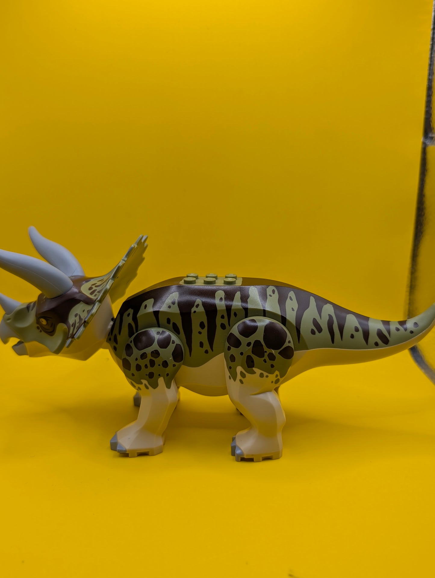 Dinosaur Triceratops tricera04 with Olive Green and Dark Brown Stripes on Back Jurassic World Lego Minifigure