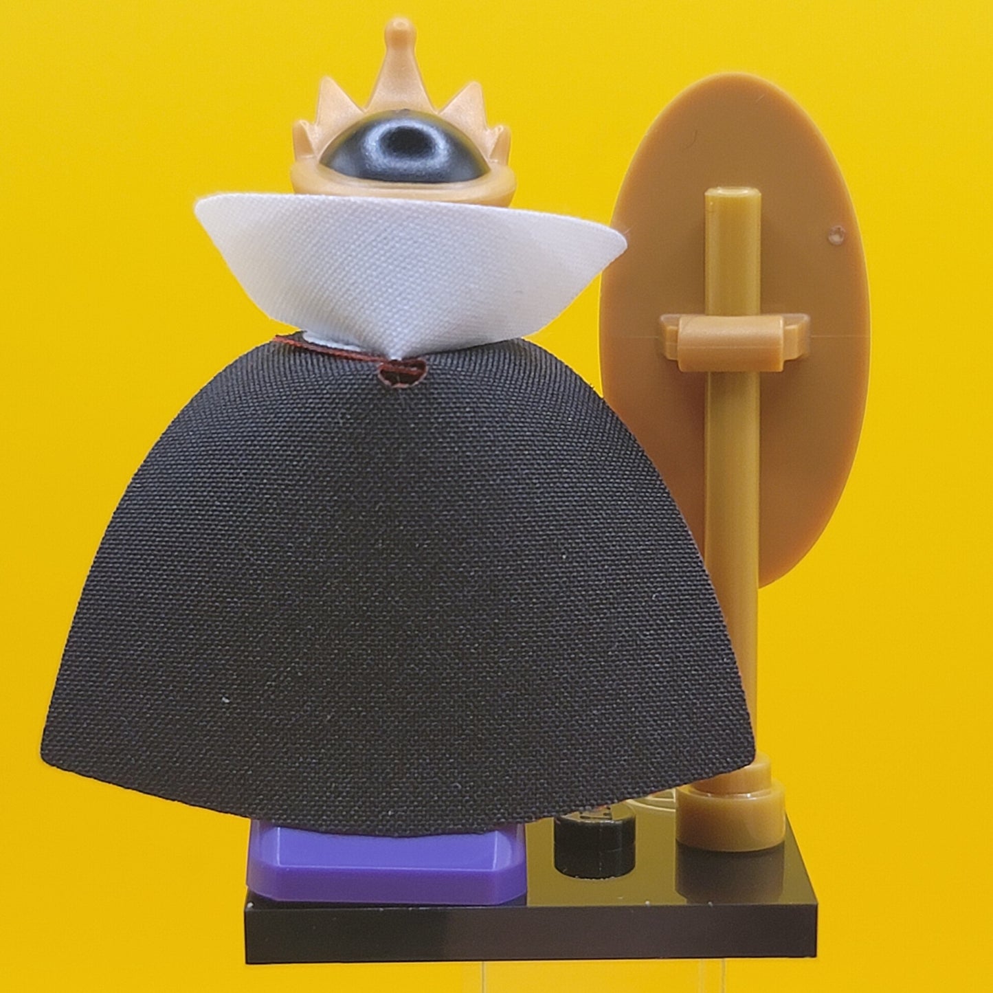 The Queen coldis100-18 Disney 100 CMF Minifigure Lego (Complete Set, with stand and accessories)