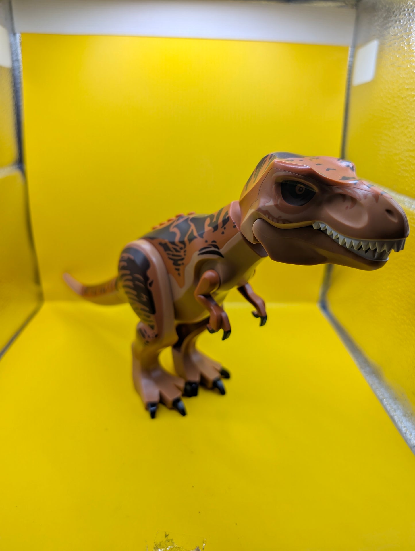 Dinosaur Tyrannosaurus rex trex04 with Dark Orange Back and Dark Brown Markings Jurassic World Lego Minifigure