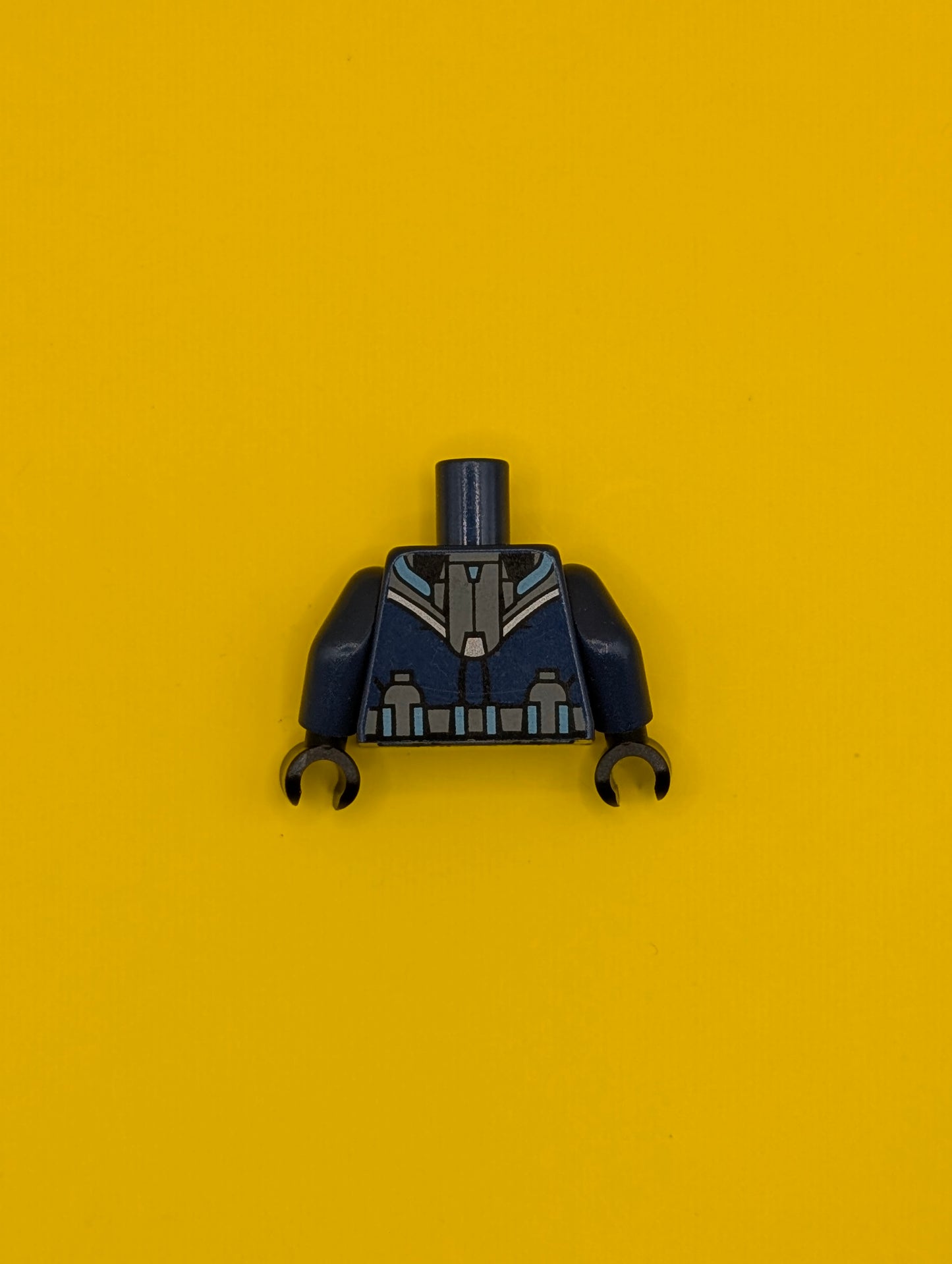 Torso Batman Logo in Medium Blue Oval with Body Armor and Dark Bluish Gray Belt Pattern / Dark Blue Arms / Black Hands 973pb1647c01 Lego