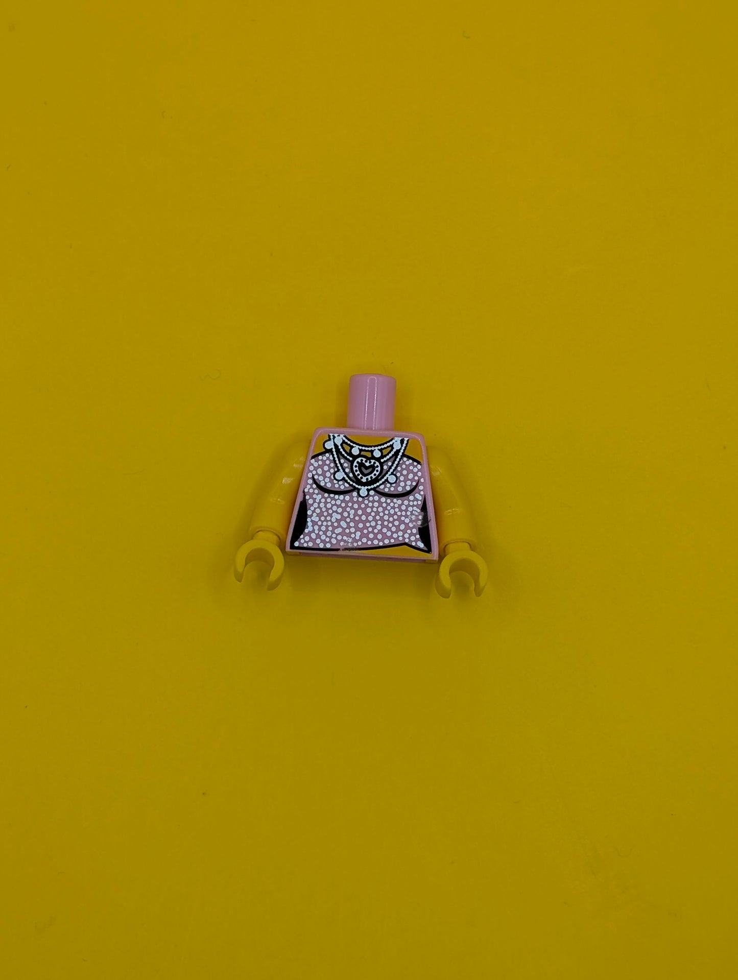 973pb0709c01 Torso Female Strapless Top with Silver Sparkles, Heart Necklace Pattern / Yellow Arms / Yellow Hands Lego Part