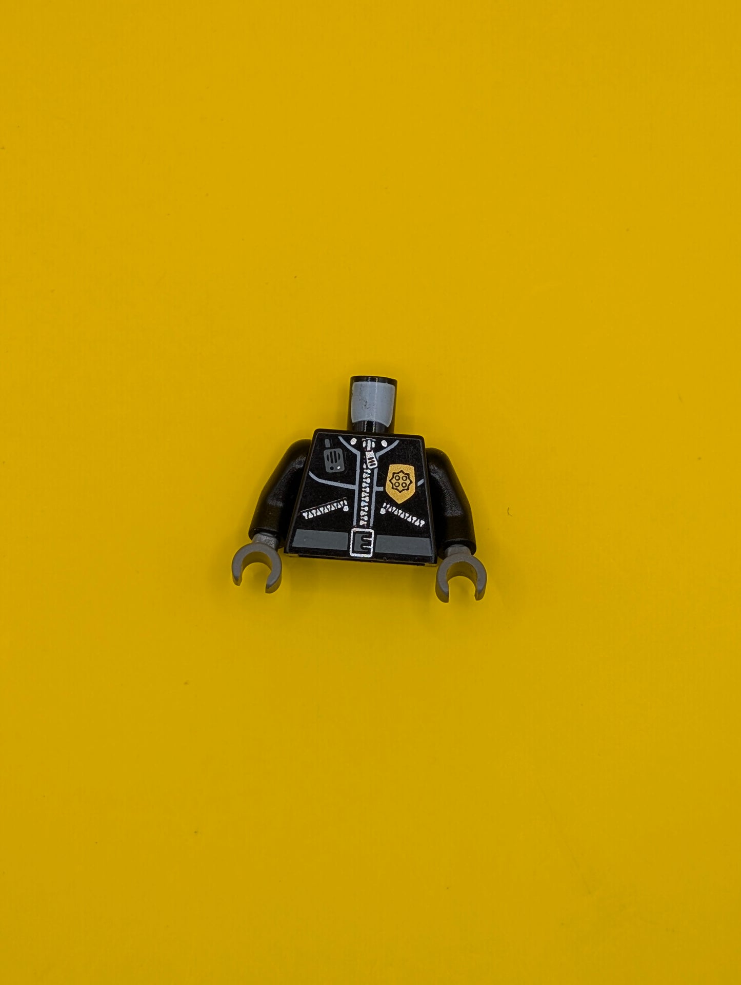 Torso Police Leather Jacket, Gold Badge, Radio, Belt Pattern / Black Arms / Dark Bluish Gray Hands 973pb0261c01 Lego