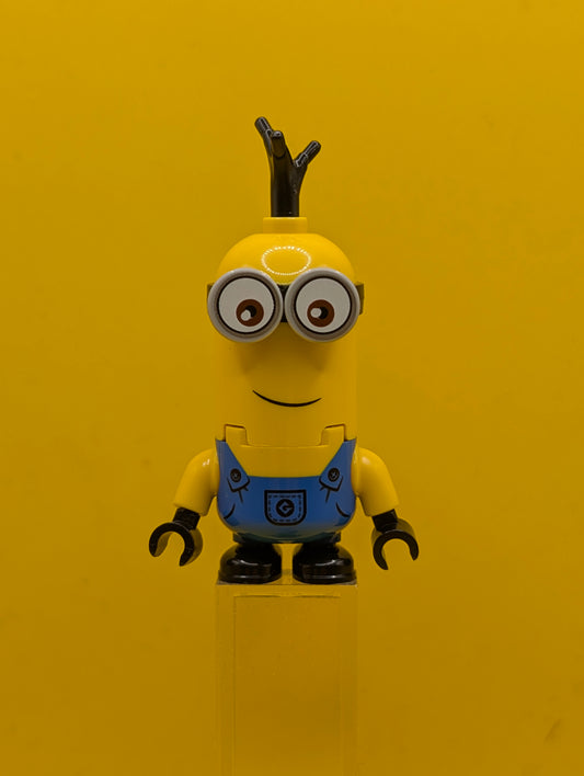 Minion mnn016 Tall, Blue Overalls, Eyes Looking Sideways Despicable Me Lego Minifigure