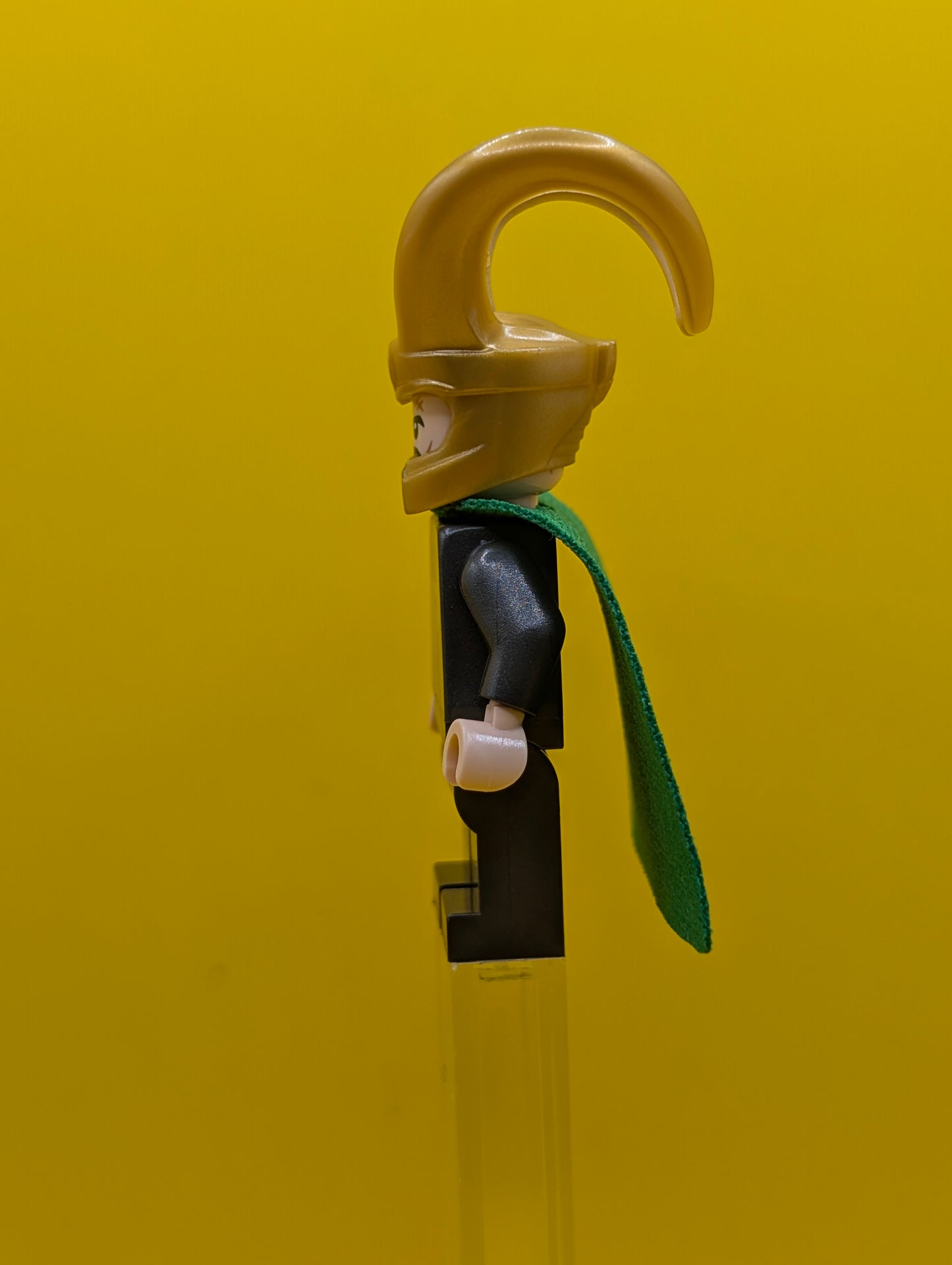 Loki sh0860 Pearl Dark Gray Suit, Cloth Cape Marvel Lego Minifigure
