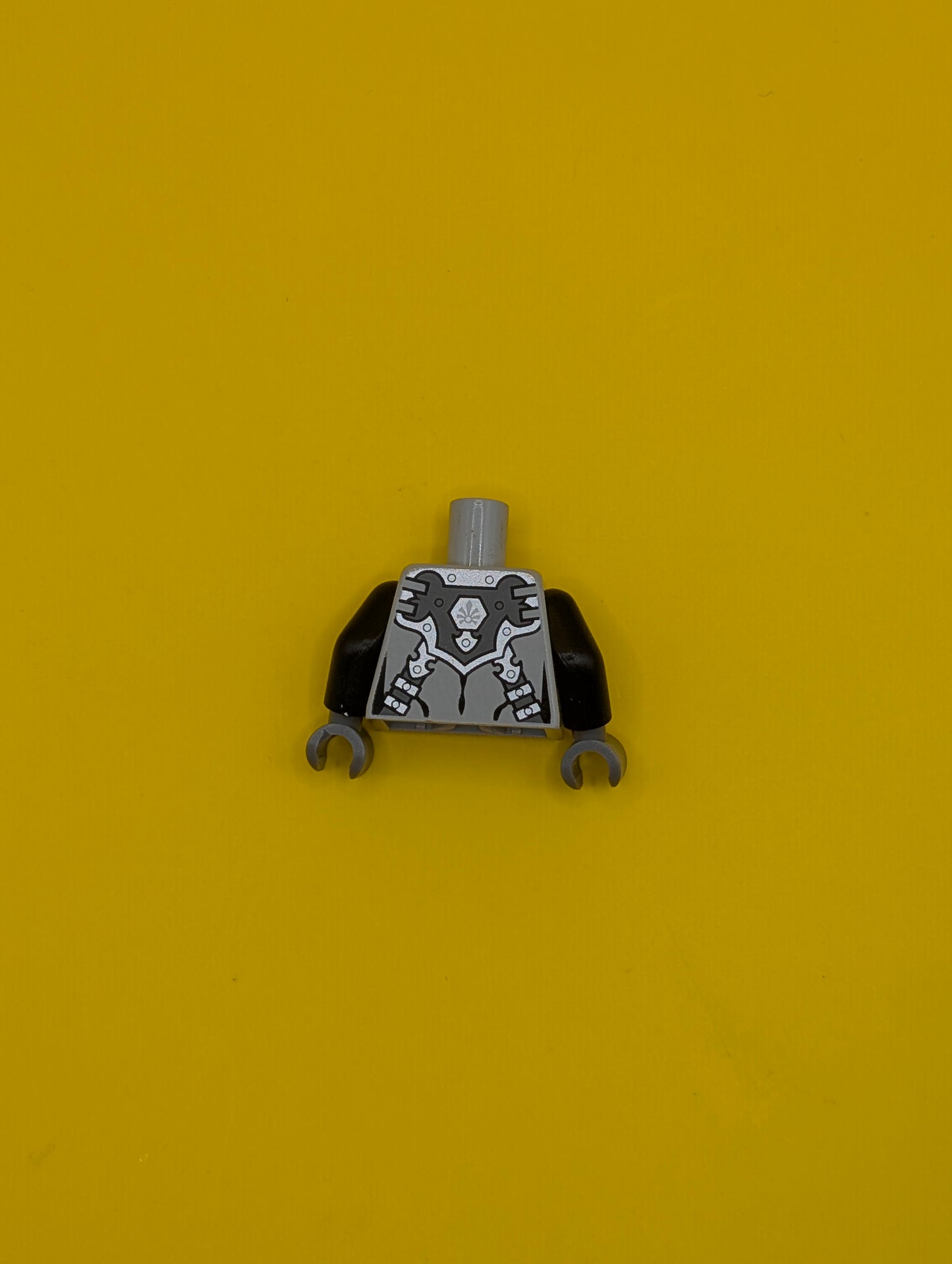 973pb1633c01 Torso Chima Silver Armor with Straps and Blue Round Jewel (Chi) Pattern / Black Arms / Dark Bluish Gray Hands Lego Part