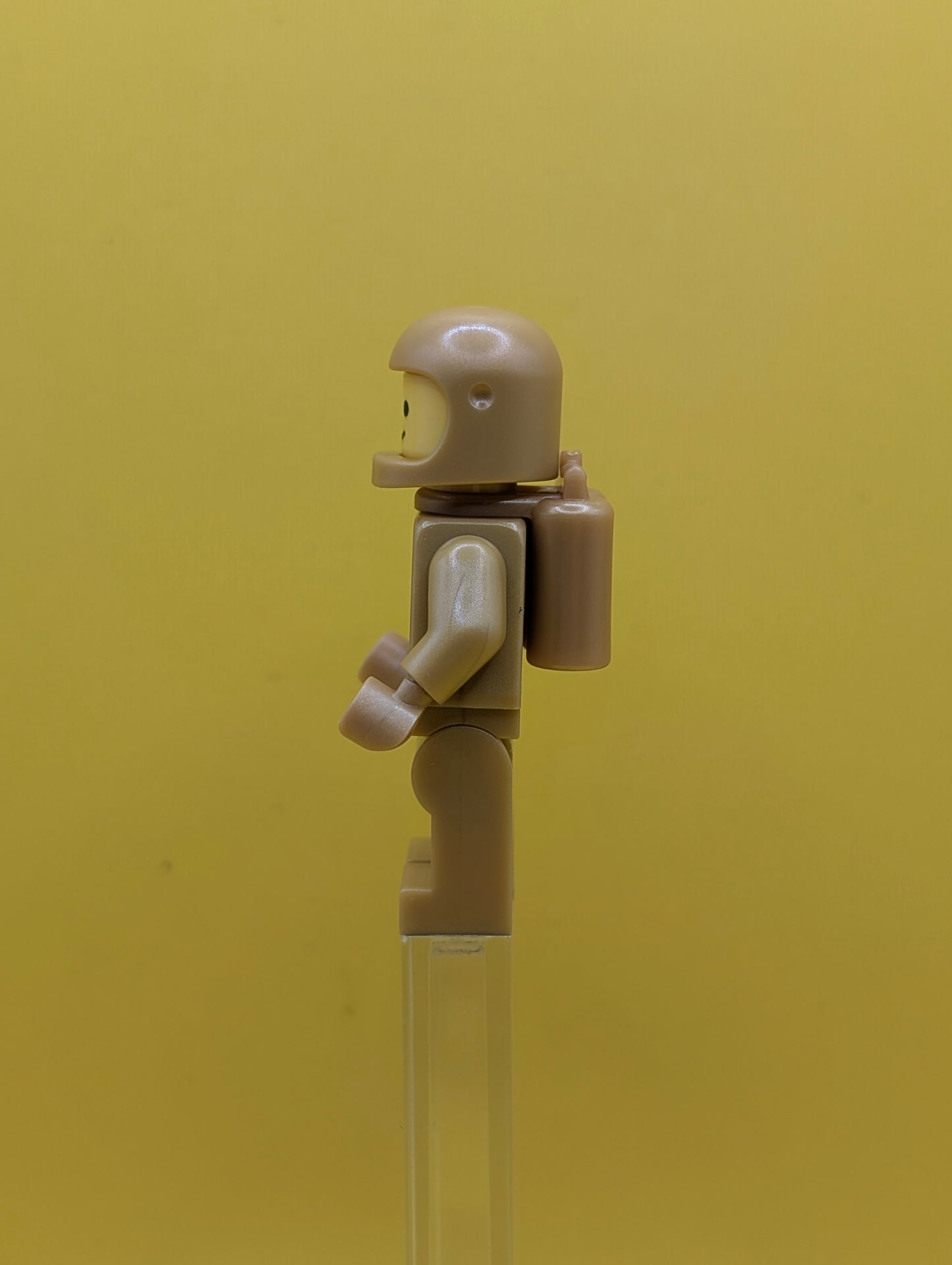 Classic Space idea230 Pearl Gold with Air Tanks and Updated Helmet Idea Lego Minifigure