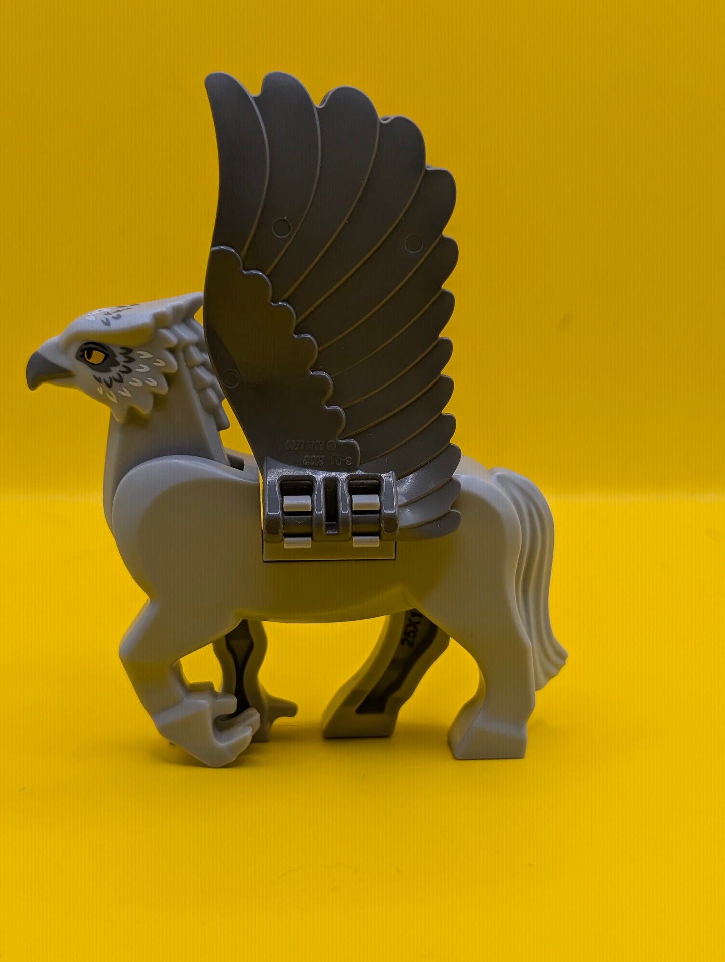 Hippogriff buckbeakc02 Dark Bluish Gray Wings with Dark Bluish Gray Beak and Eye Patches, White Feathers and Bright Light Orange Eyes Pattern (HP Buckbeak) Harry Potter Lego Minifigure