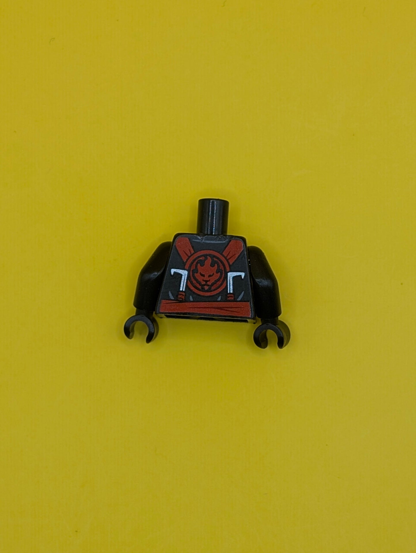 Torso Ninjago Red and Gold Straps and Belt, Round Emblem, Weapons and Dark Red Undershirt Pattern / Black Arms / Black Hands 973pb2077c01 Lego
