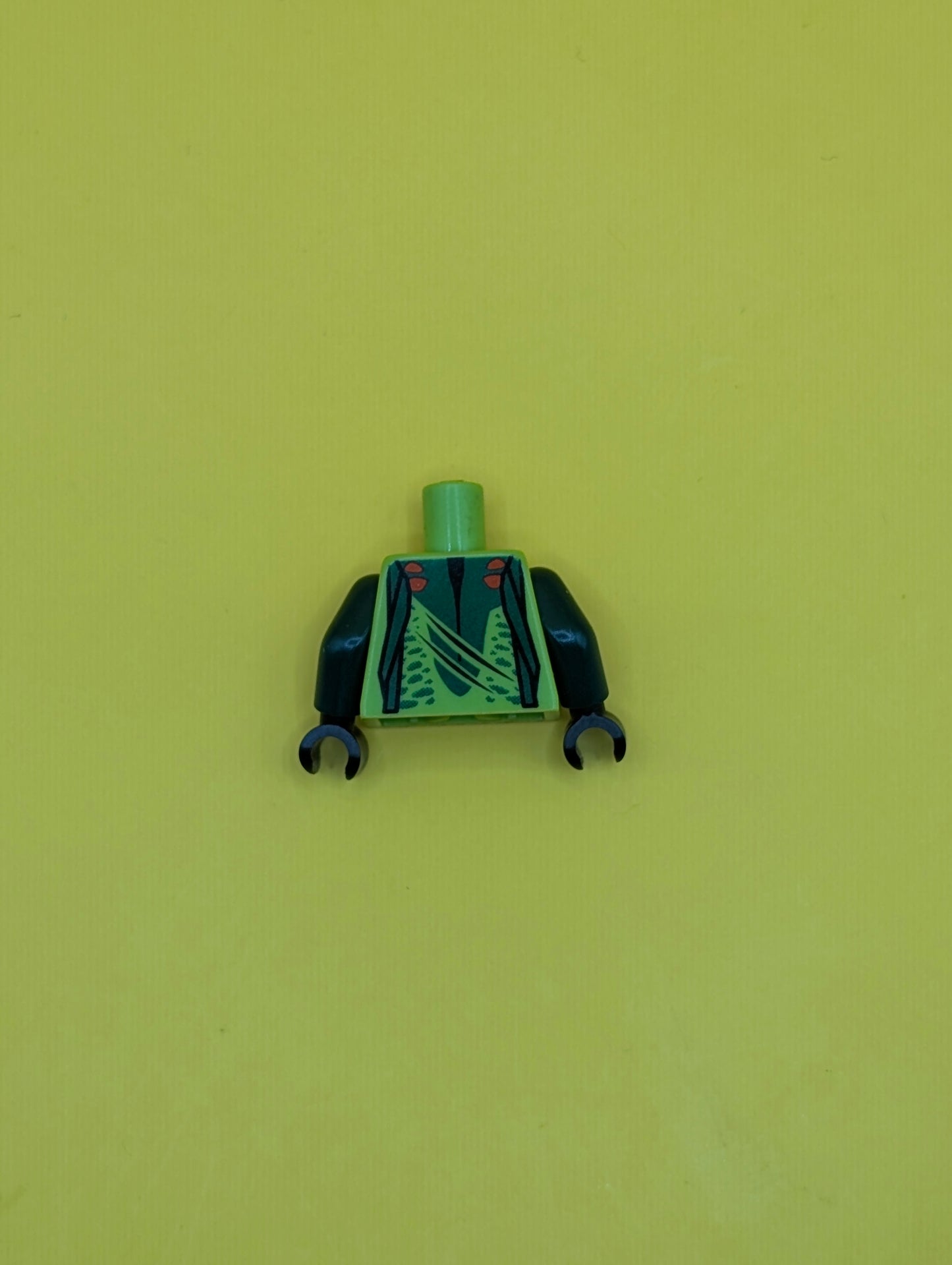 973pb1192c01 Torso Ninjago Snake with Dark Green Straps and Red Vials Pattern (Spitta) / Dark Green Arms / Black Hands Lego Part