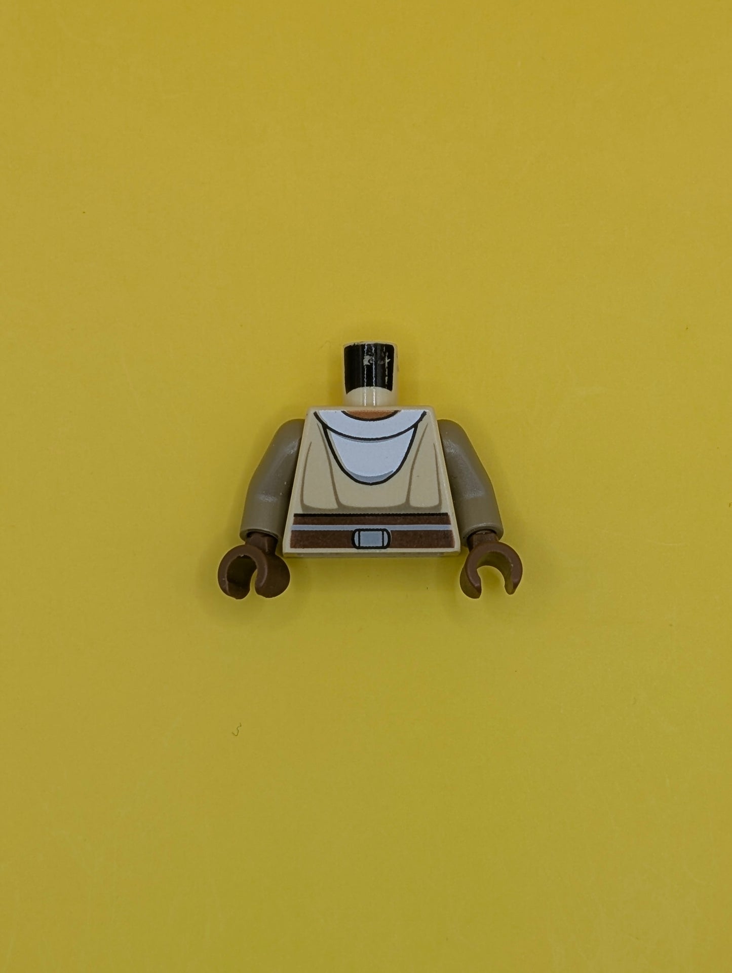 Torso SW Jedi Robe, White Undershirt & Reddish Brown Belt Pattern (Nahdar Vebb) / Dark Tan Arms / Reddish Brown Hands 973pb0694c01 Lego