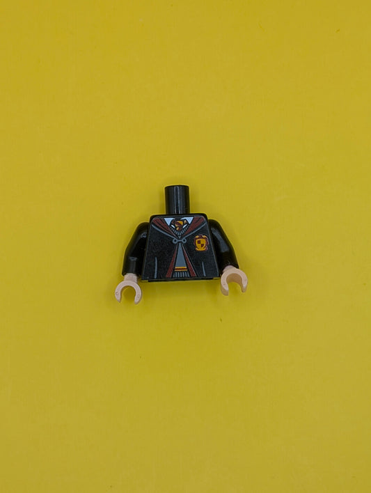 973pb3243c01 Torso Hogwarts Robe Clasped over Dark Bluish Gray Sweater, Dark Red and Bright Light Orange Tie and Trim Pattern / Black Arms / Light Nougat Hands Lego Part