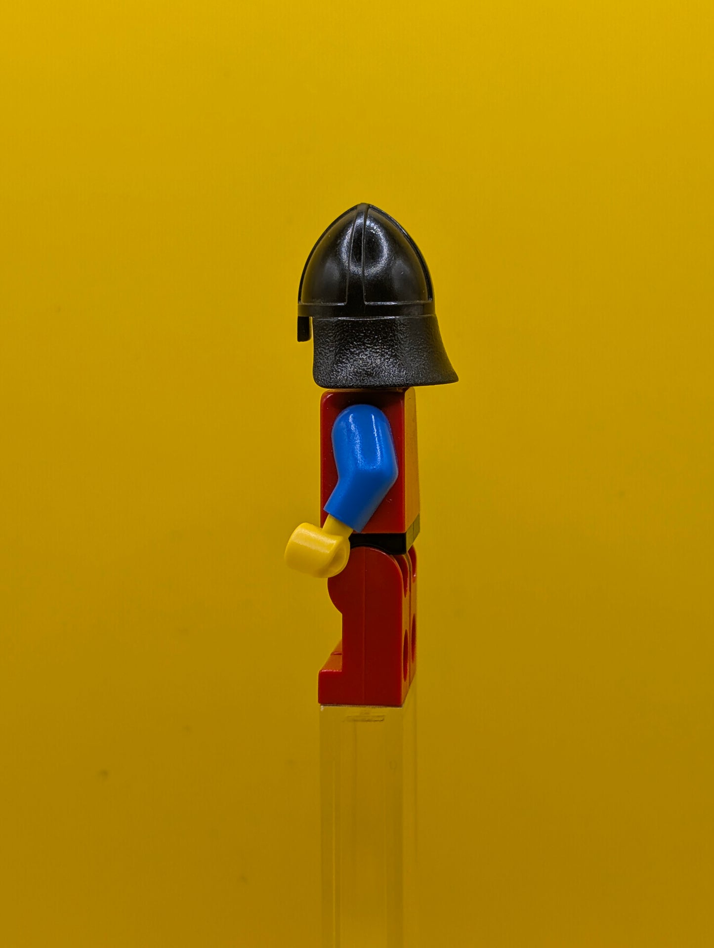 Crusader Lion cas120 Red Legs with Black Hips, Black Neck-Protector Castle Lego Minifigure