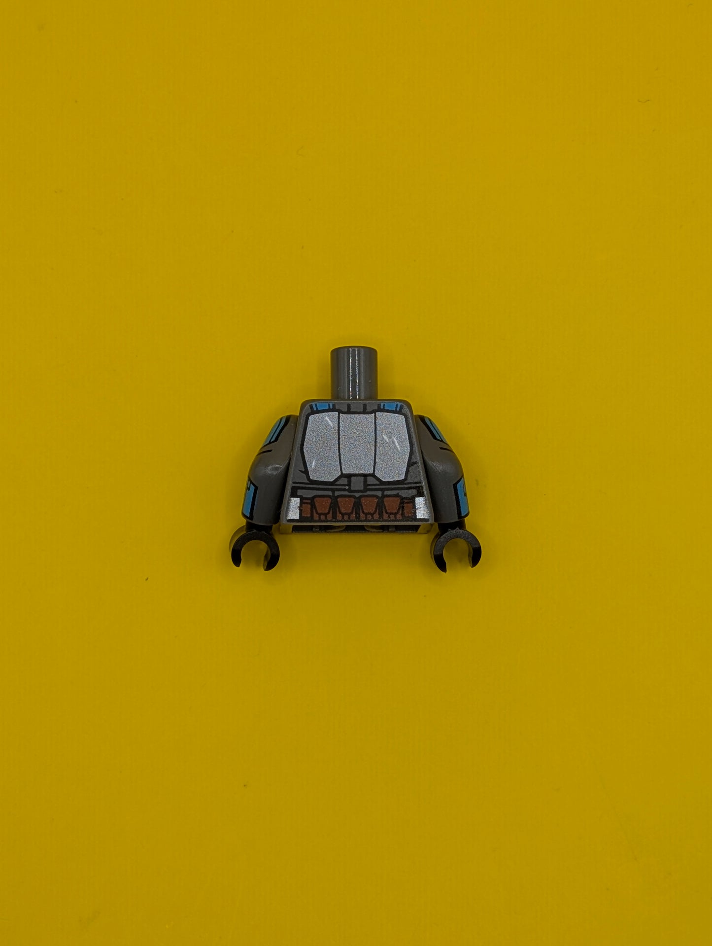 973pb5351c01 Torso SW Mandalorian Dark Silver Armor Plates, Dark Azure Straps, Reddish Brown Utility Belt with Pouches and Silver Buckle Pattern / Dark Bluish Gray Arms with Dark Azure Shoulders and Cuffs, Black Nite Owl Logo Pattern Lego Part
