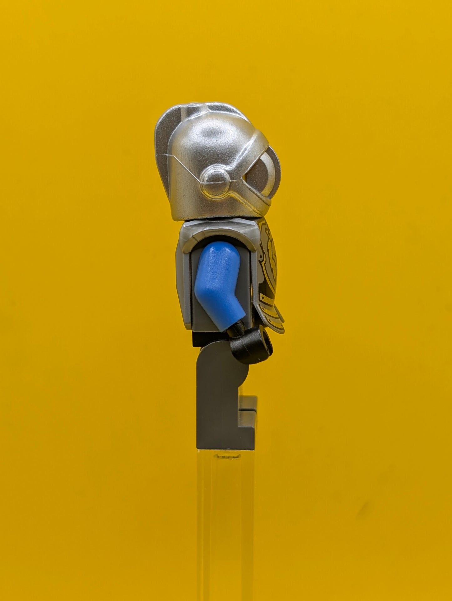 King's Knight Armor cas523 with Lion Head with Crown, Helmet with Fixed Grille Castle Lego Minifigure