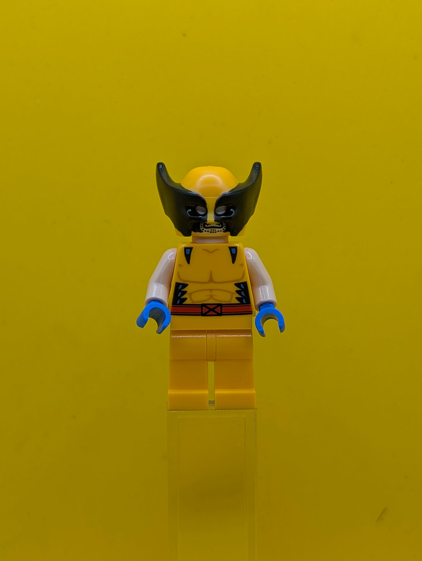 Wolverine sh0805 Bright Light Orange and Black Mask, Blue Hands Marvel Lego Minifigure