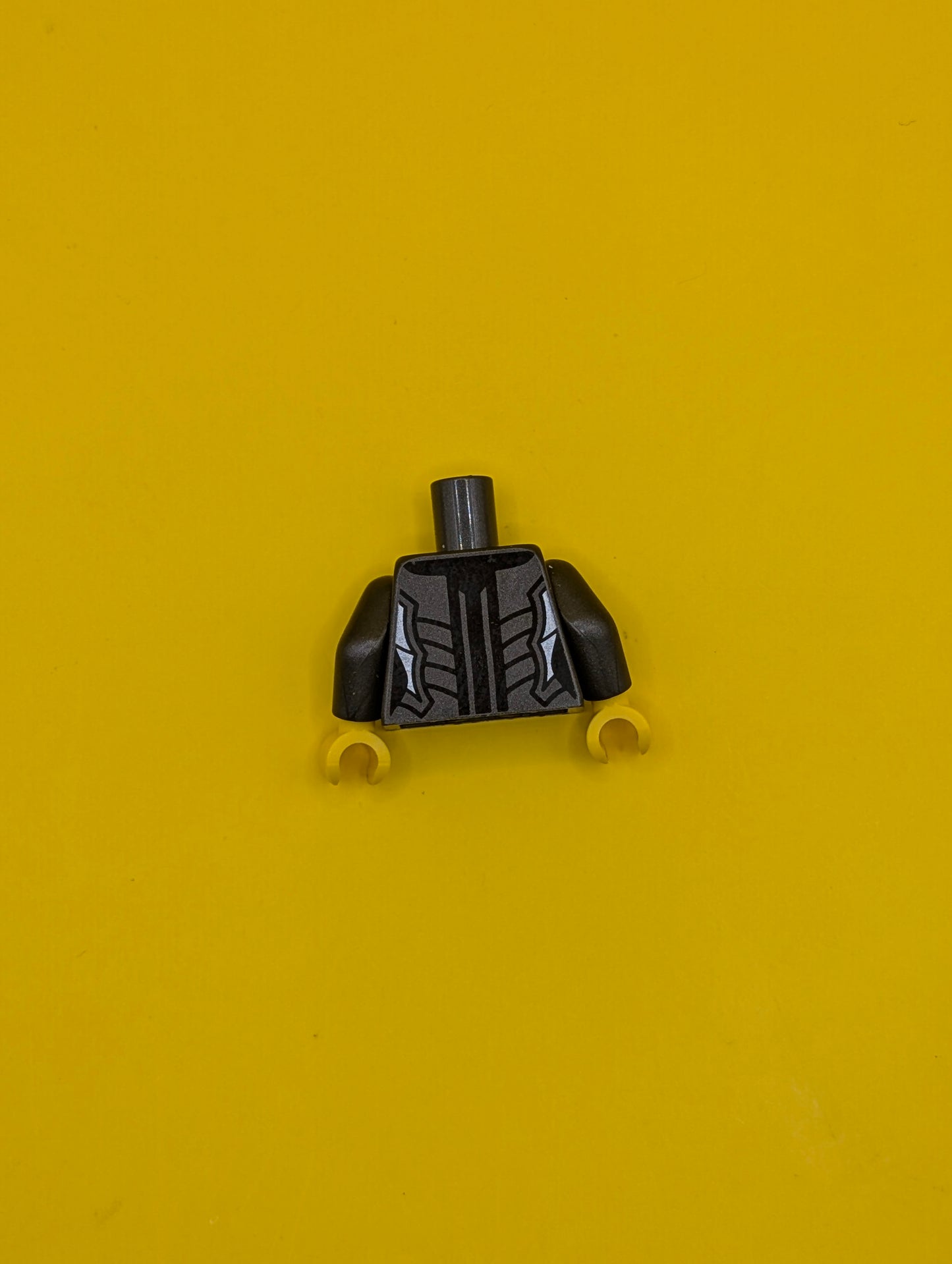 973pb2989c01 Torso Ninjago Female Armor with Three Large Silver Clasps Pattern / Pearl Dark Gray Arms / Yellow Hands Lego Part