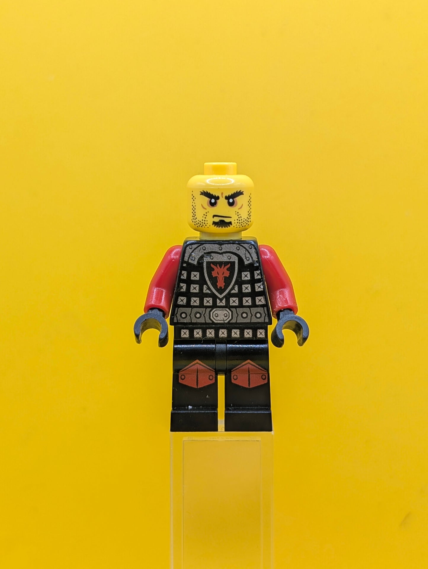 Dragon Knight cas524 Armor with Dragon Head, Helmet Closed, Red Plume, Black Bushy Eyebrows Castle Lego  Minifigure