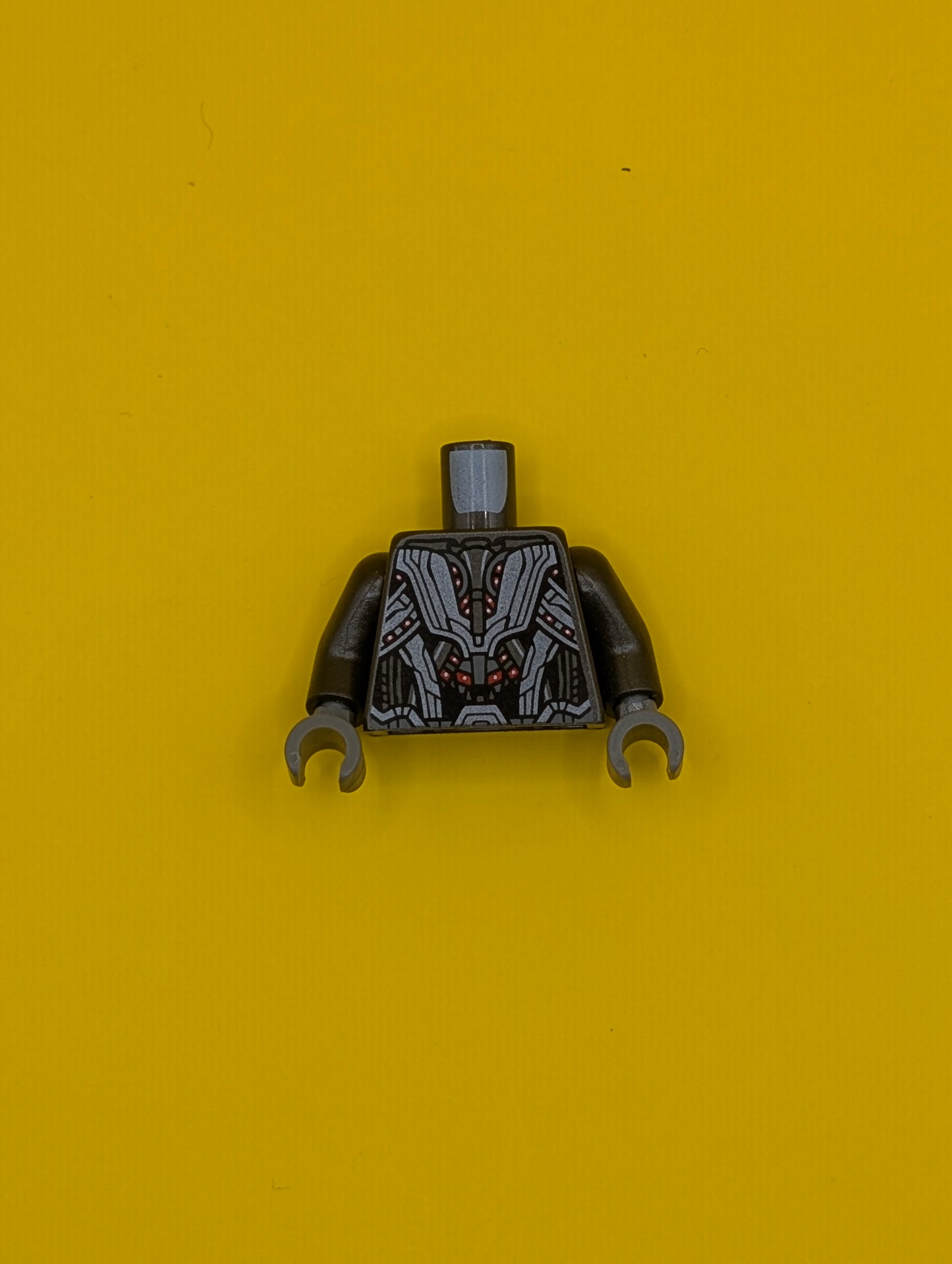 Torso Armor Robot with Light Bluish Gray Panels and Red Lights Pattern / Pearl Dark Gray Arms / Dark Bluish Gray Hands 973pb1944c01 Lego