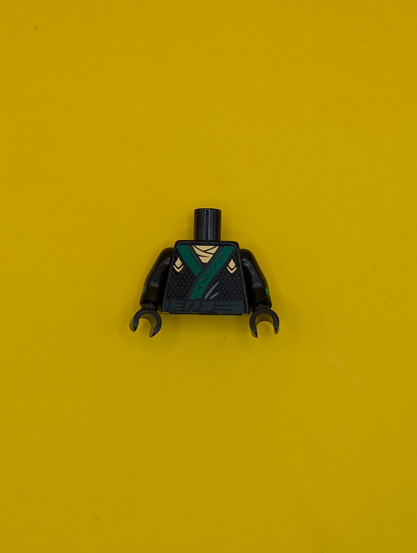 Torso Ninjago Robe with Gold Scarf and Diamonds, Green Sash and Emblem Pattern / Black Arms with Diamonds and Green Cuffs Pattern / Black Hands 973pb2785c01 Lego