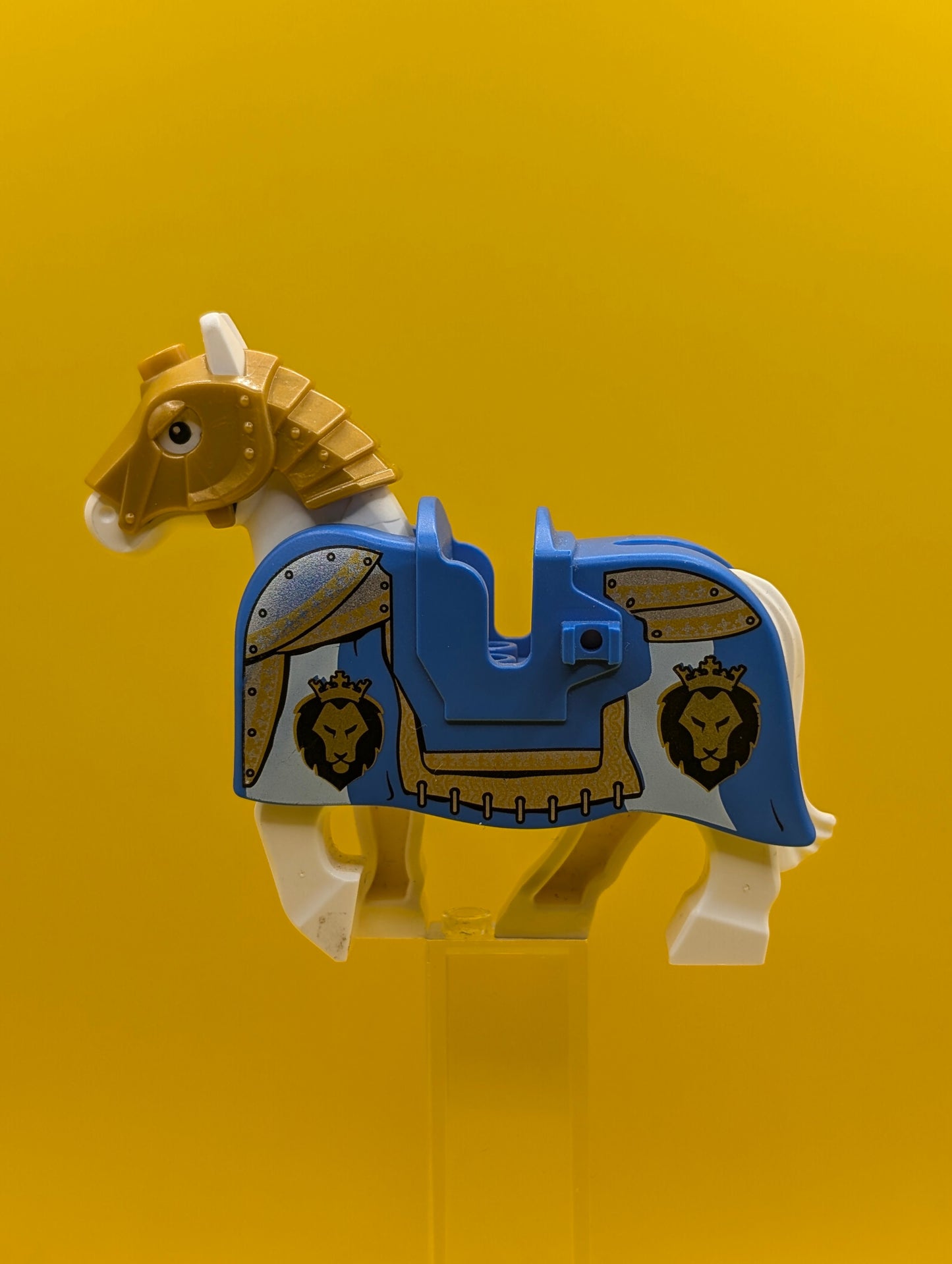 White Horse w/ Battle Helmet and Blue Barding 13744pb02 Animal Part Lego