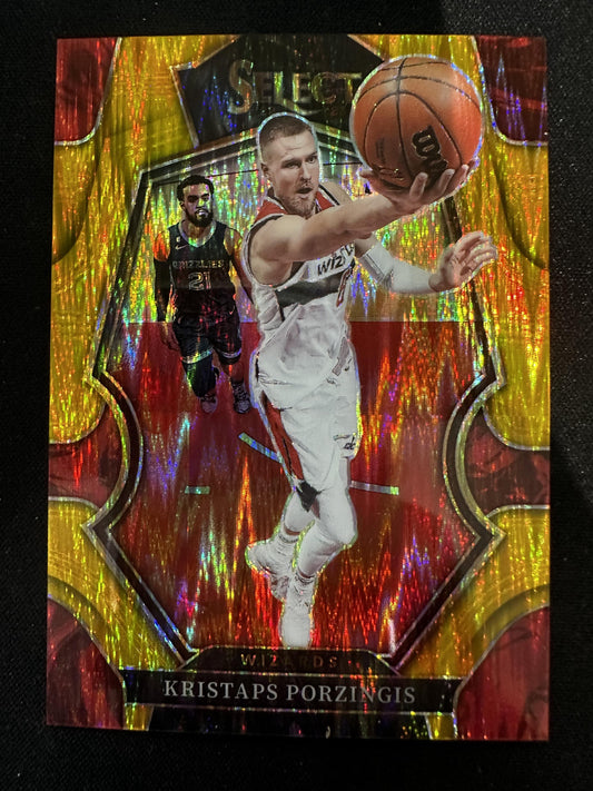 #104 Kristaps Porzingis 2022-23 Panini Select SN /10 Wizards Gold Flash Prizms