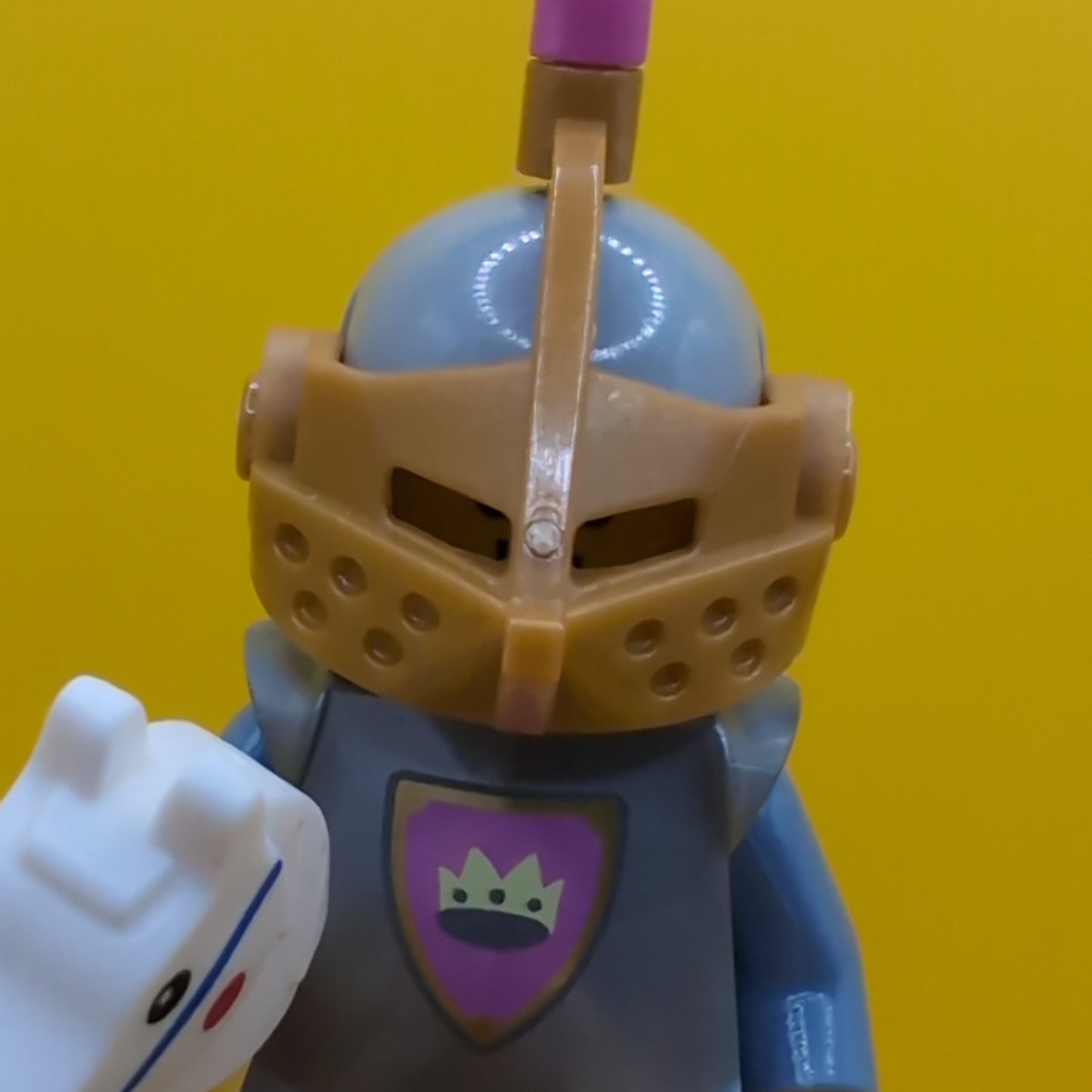 Knight Of The Yellow Castle Series col23-11 Series 23 (complete Set with Stand and Accessories) CMF Minifigure Lego