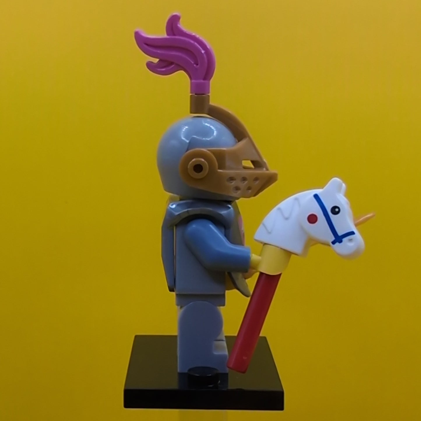 Knight Of The Yellow Castle Series col23-11 Series 23 (complete Set with Stand and Accessories) CMF Minifigure Lego