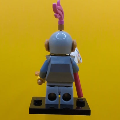 Knight Of The Yellow Castle Series col23-11 Series 23 (complete Set with Stand and Accessories) CMF Minifigure Lego