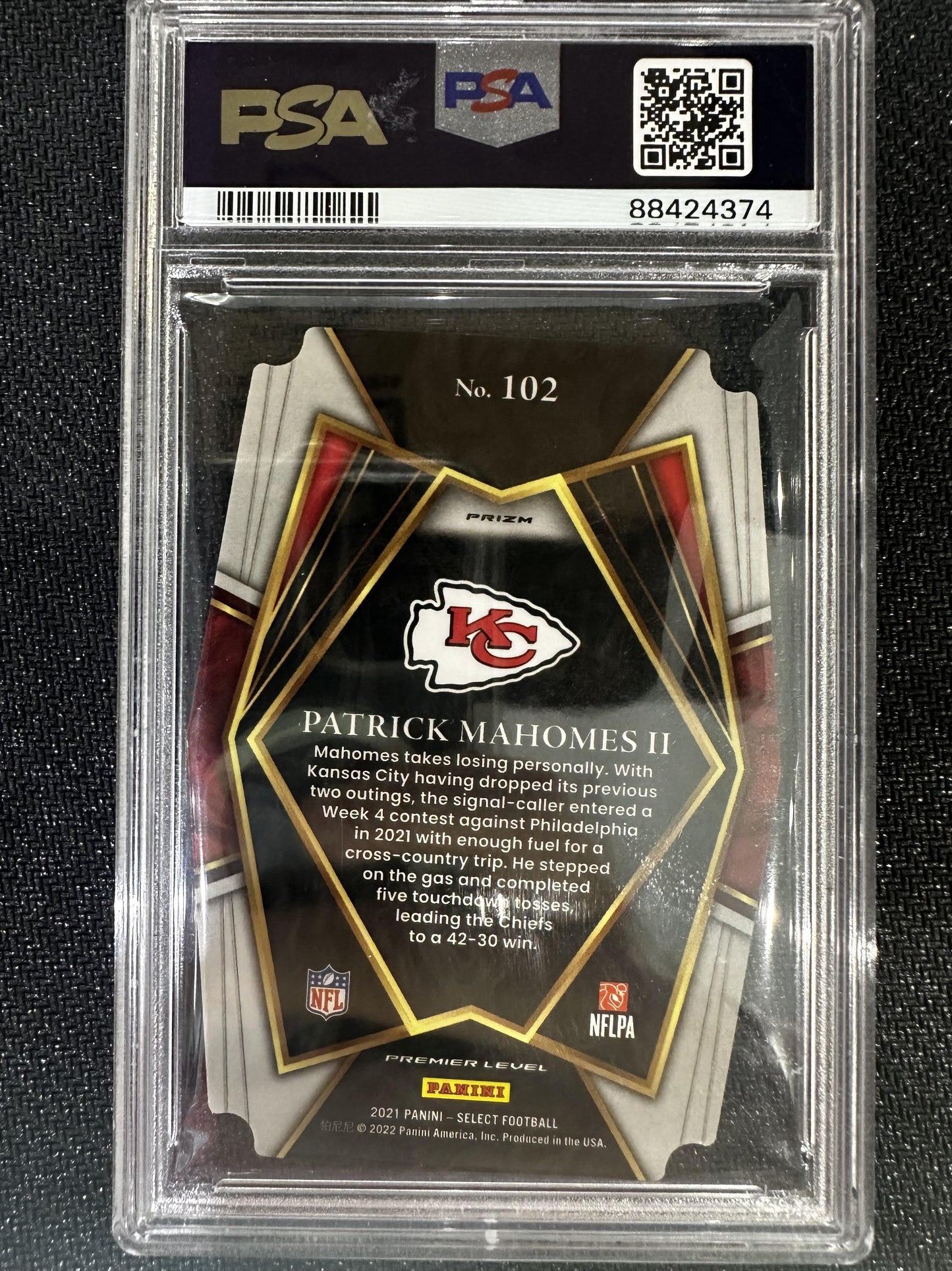 #102 Patrick Mahomes II 2021 Panini Select Chiefs Black and Gold Die Cut