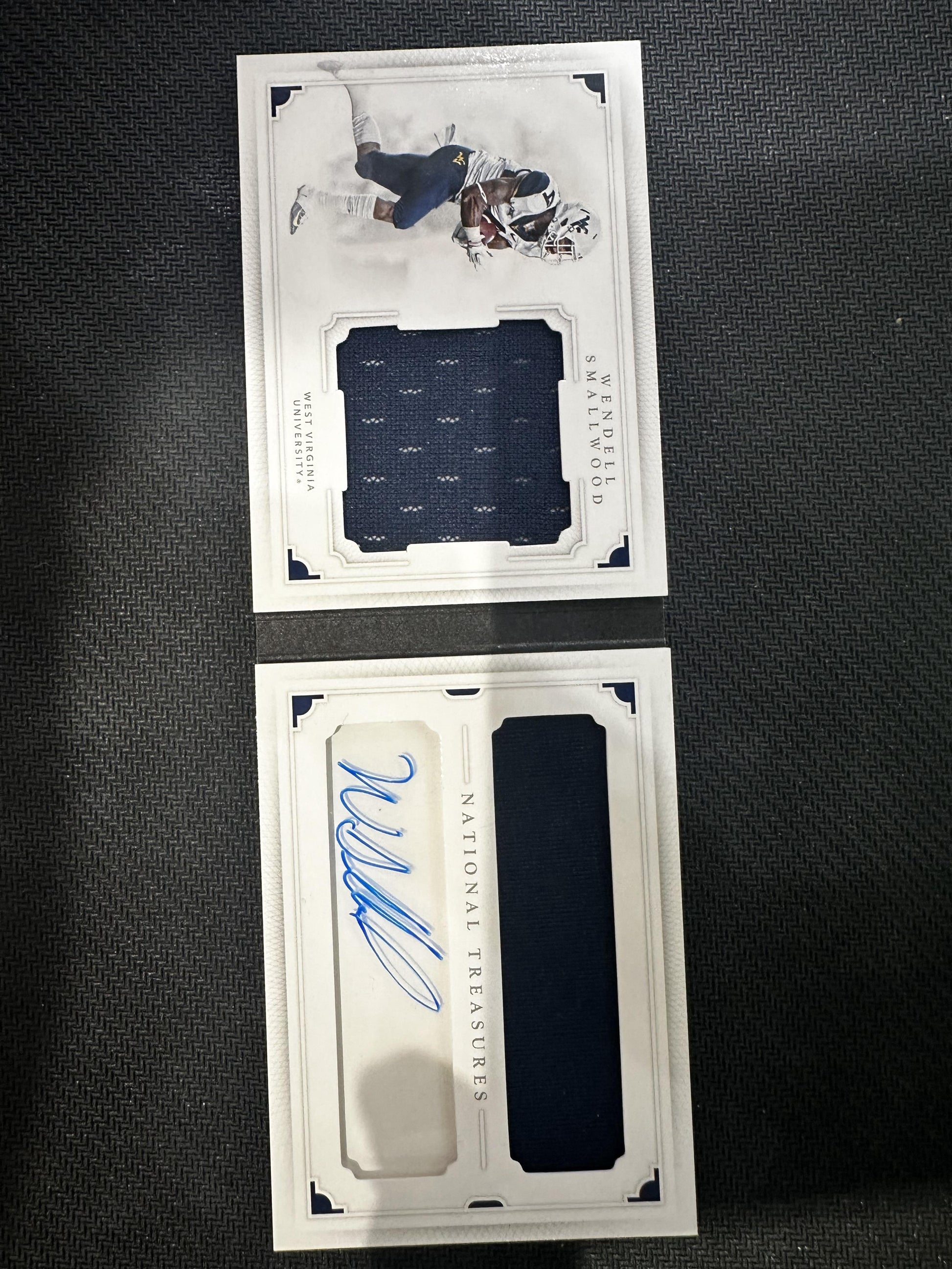 #17 Wendell Smallwood 2016 Panini National Treasures Collegiate Auto /99 Booklet