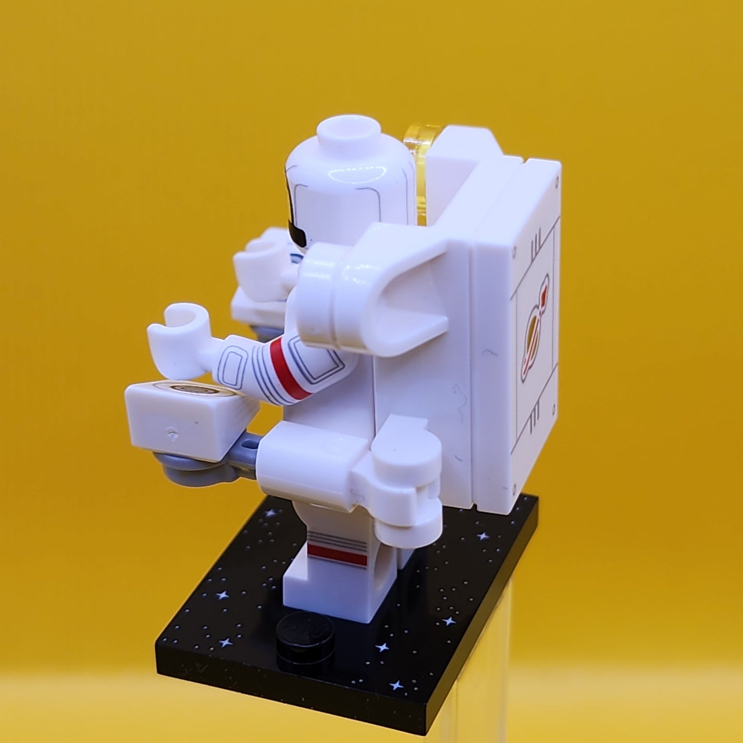 Spacewalking Astronaut, Series 26 (Complete Set, with stand and accessories) col26-1