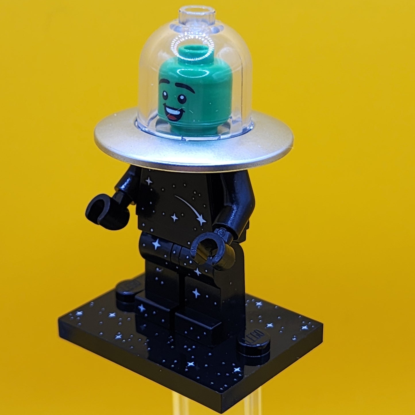 Flying Saucer Costume Fan Series 26 CMF Minifigure Lego (Complete Set, with stand and accessories) col26-7
