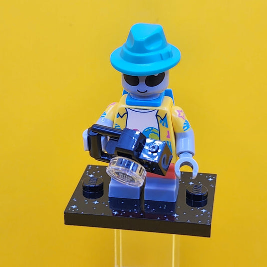 Alien Tourist Series 26 CMF Minifigure Lego (Complete Set, with stand and accessories) col26-3