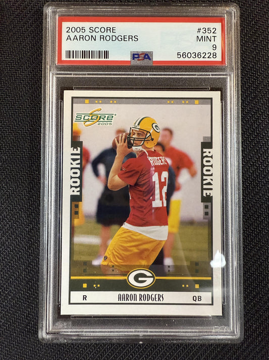 #352 Aaron Rodgers 2005 Score 9 MT sports