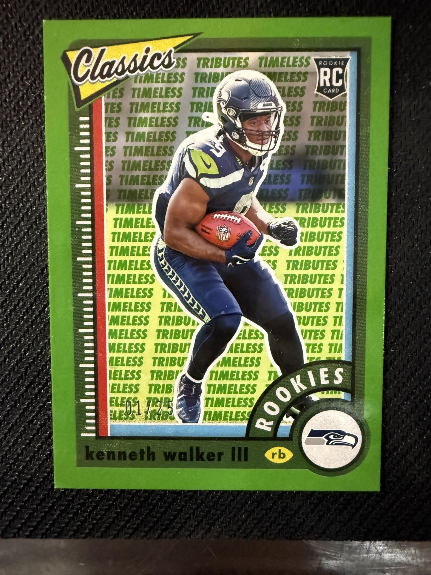 #158 Kenneth Walker III 2022 Panini Classics /25 Timeless Tributes Green