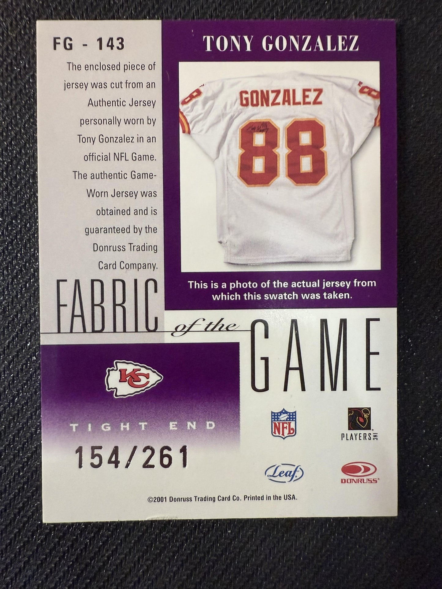 #FG-143 Tony Gonzalez 2001 Leaf Certified Materials /261 Fabric of the Game