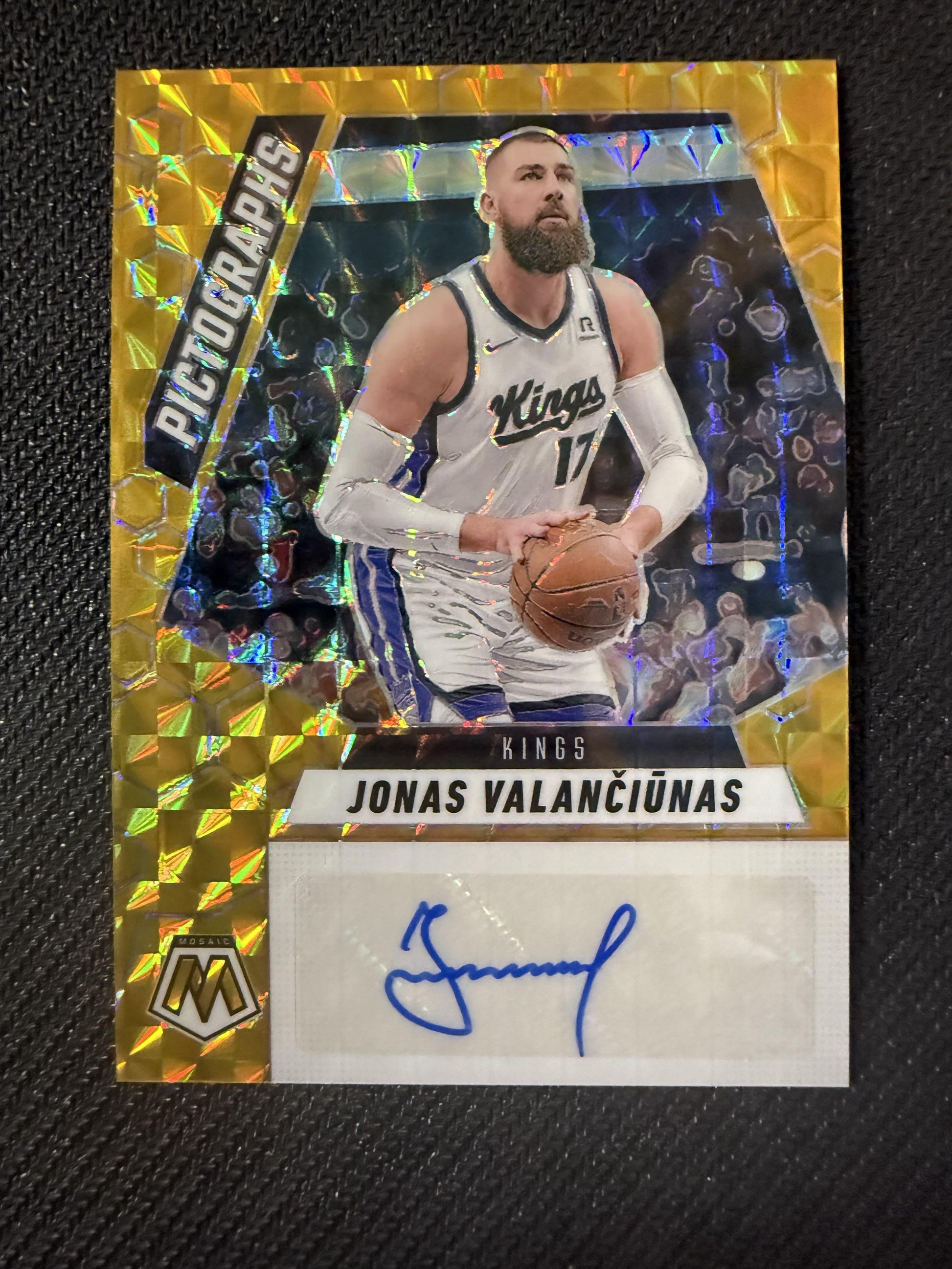 #PM-VAL Jonas Valanciunas 2024-25 Panini Mosaic Auto /10 Kings Pictographs Gold