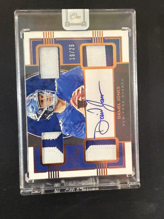 #52 Daniel Jones 2019 Panini One SN,RC,MEM,AU Rookie Auto #/25 Giants Bronze