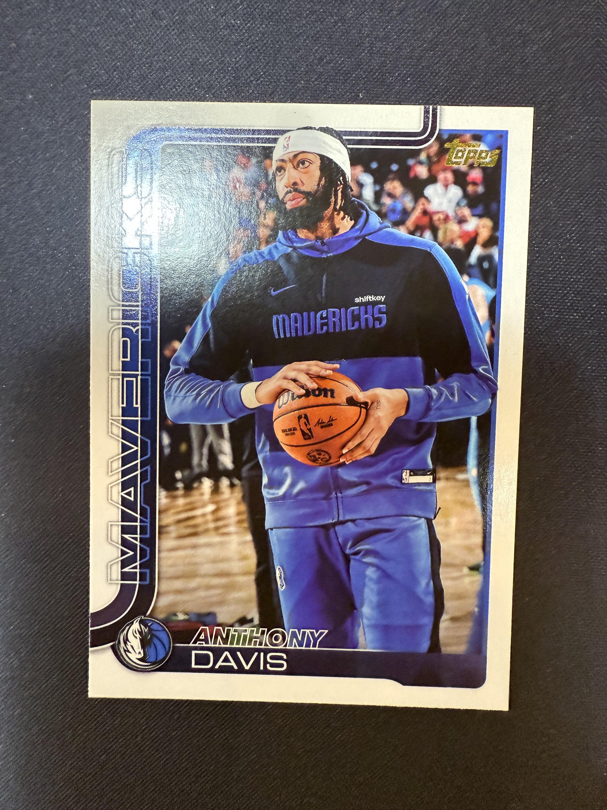 #169 Anthony Davis 2025-26 Topps Dallas Mavericks sports Golden Mirror