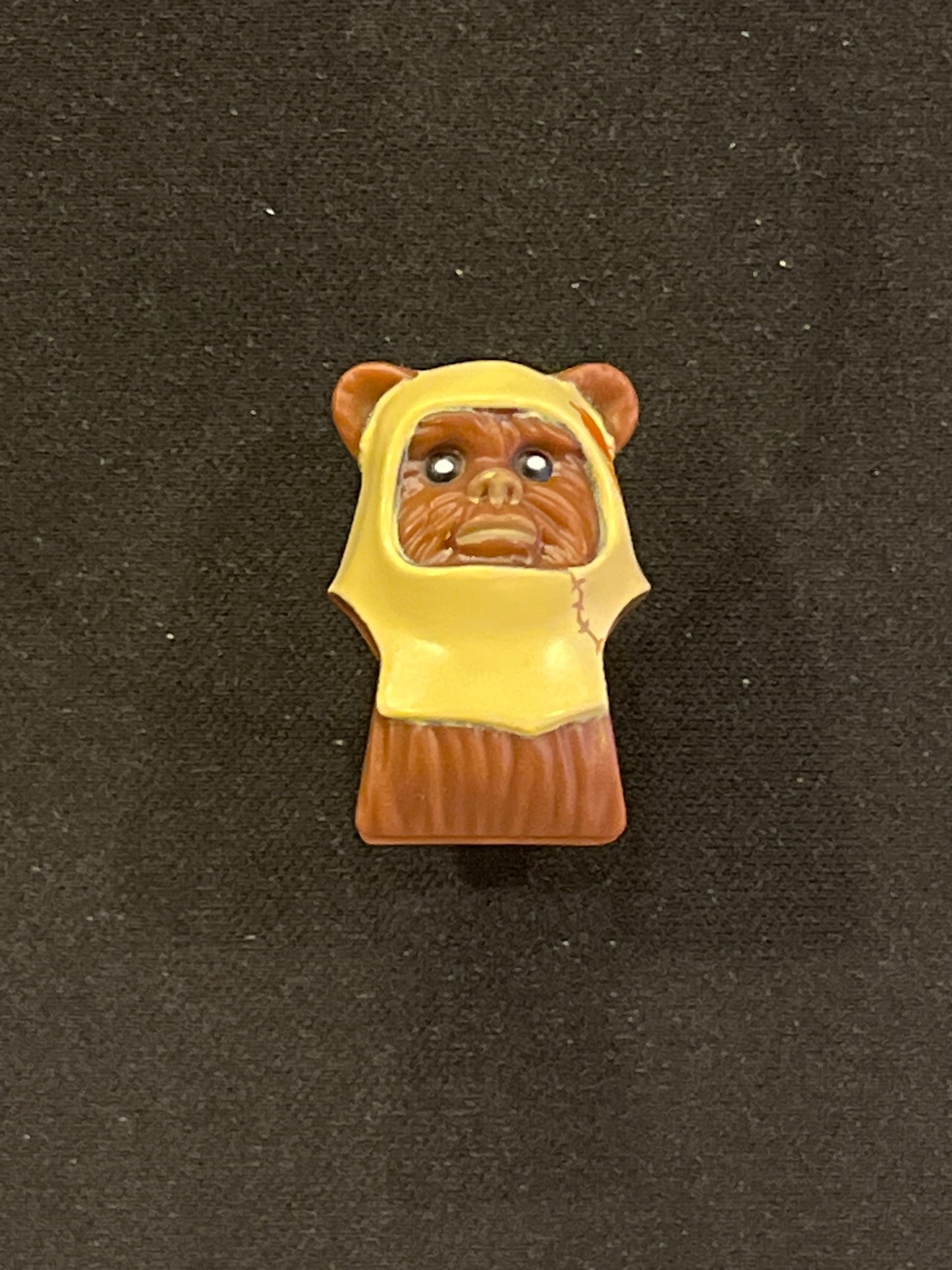Minifigure, Head, Modified SW Ewok with Tan Hood with Dark Orange Feathers Pattern 64805pb02 Lego