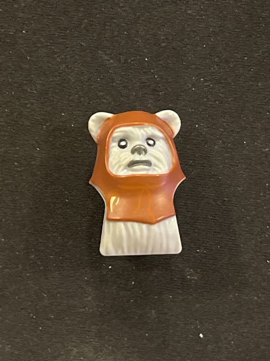 Minifigure, Head, Modified SW Ewok with Reddish Brown Hood with White Tooth Pattern 64805pb01 Lego