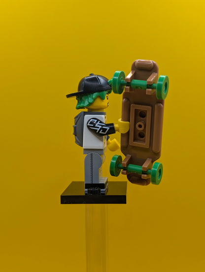 Long Boarder col27-7 Series 27 (complete Set with Stand and Accessories) CMF Minifigure Lego
