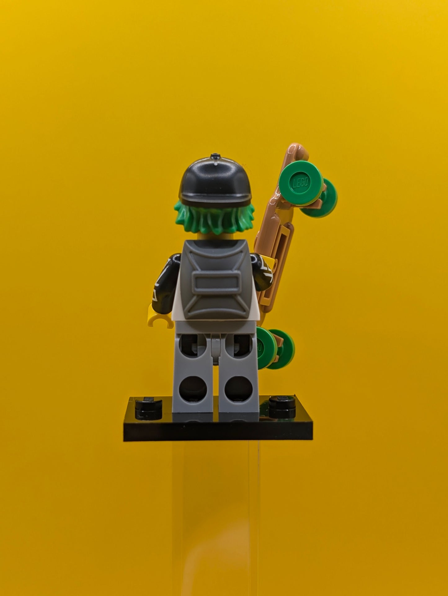 Long Boarder col27-7 Series 27 (complete Set with Stand and Accessories) CMF Minifigure Lego