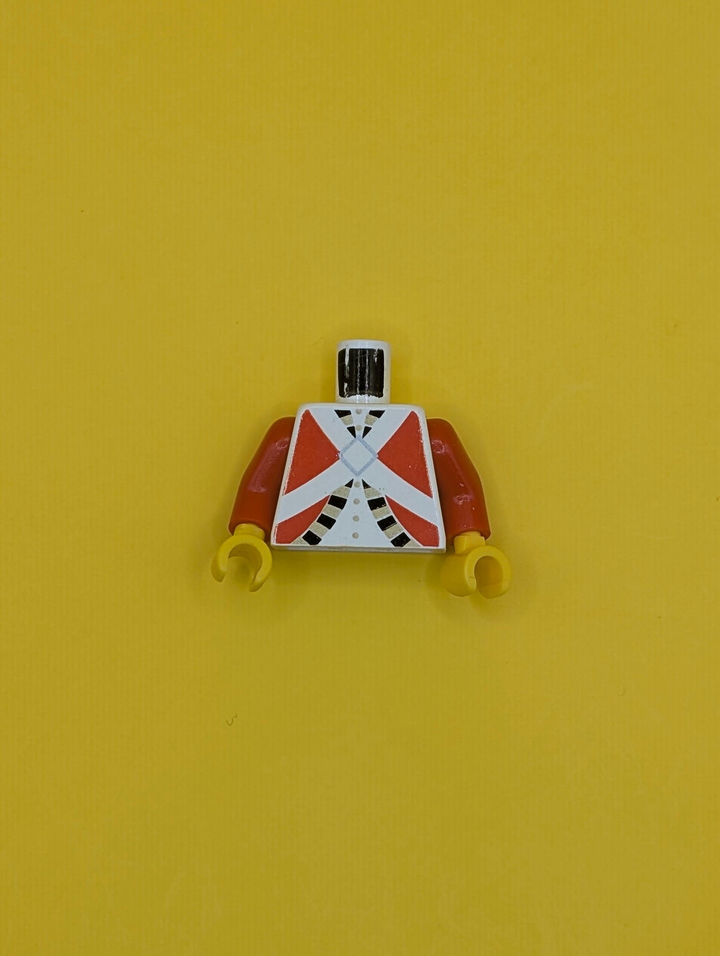 Torso Imperial Soldier Red Uniform Jacket with Black and Gold Trim over Shirt with Buttons, Crossbelts with Silver Diamond Clasp Pattern (Redcoat) / Red Arms / Yellow Hands 973pb0206c01 Lego